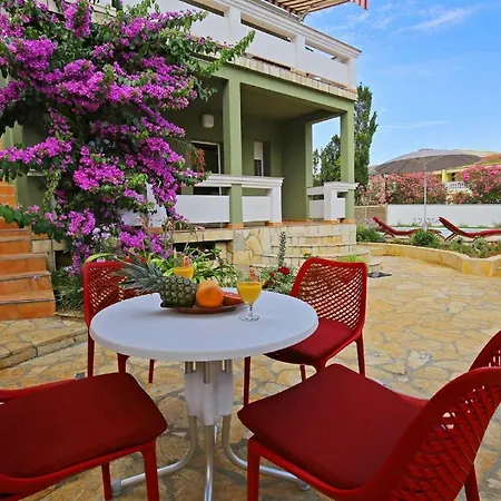 Goga With Heated Pool 4*